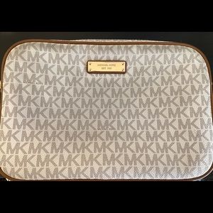 MICHAEL KORS JET SET CROSSBODY